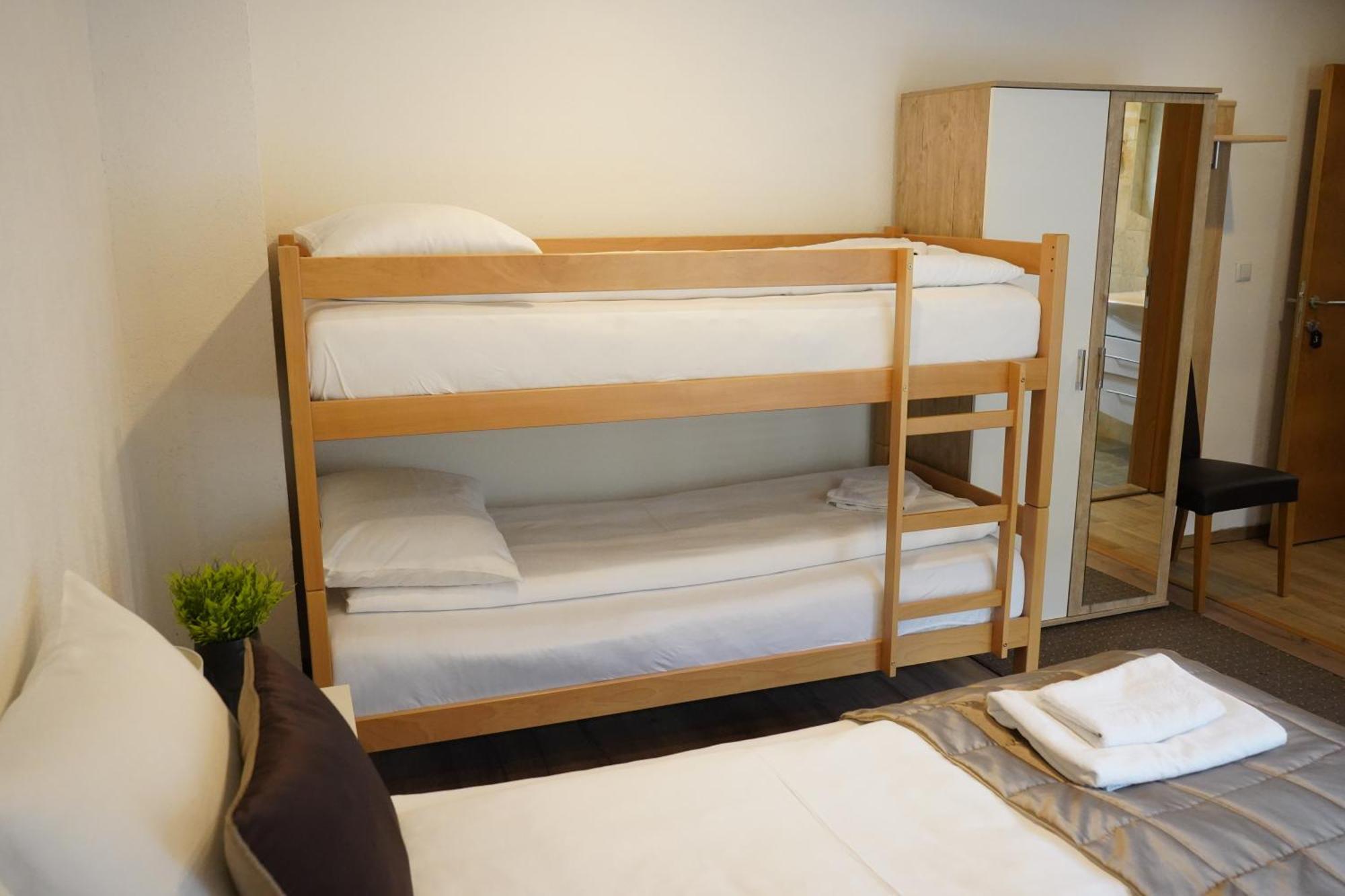 - Sobe Tiha Luka, Apartment *
