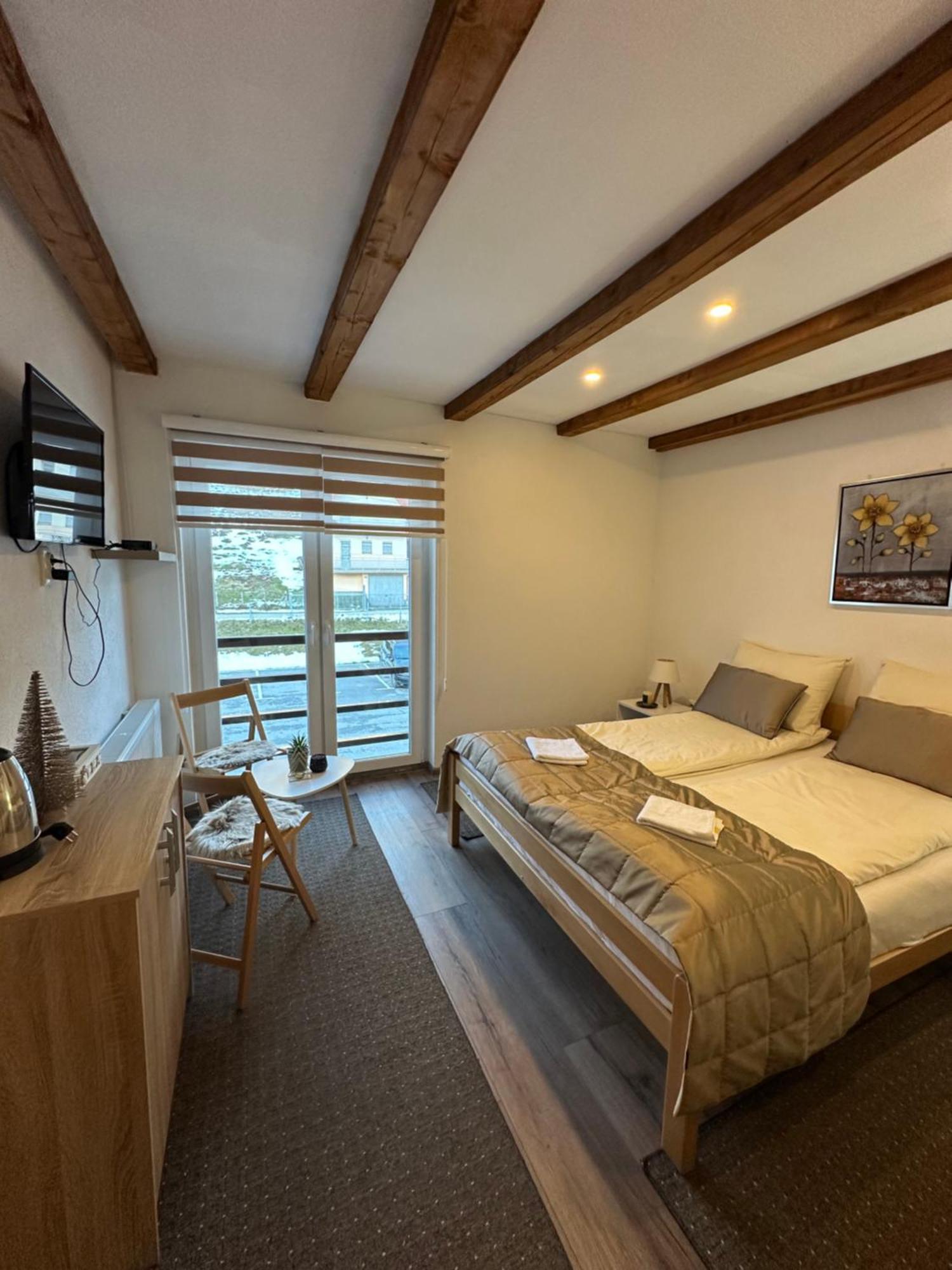 Apartment - Sobe Tiha Luka,